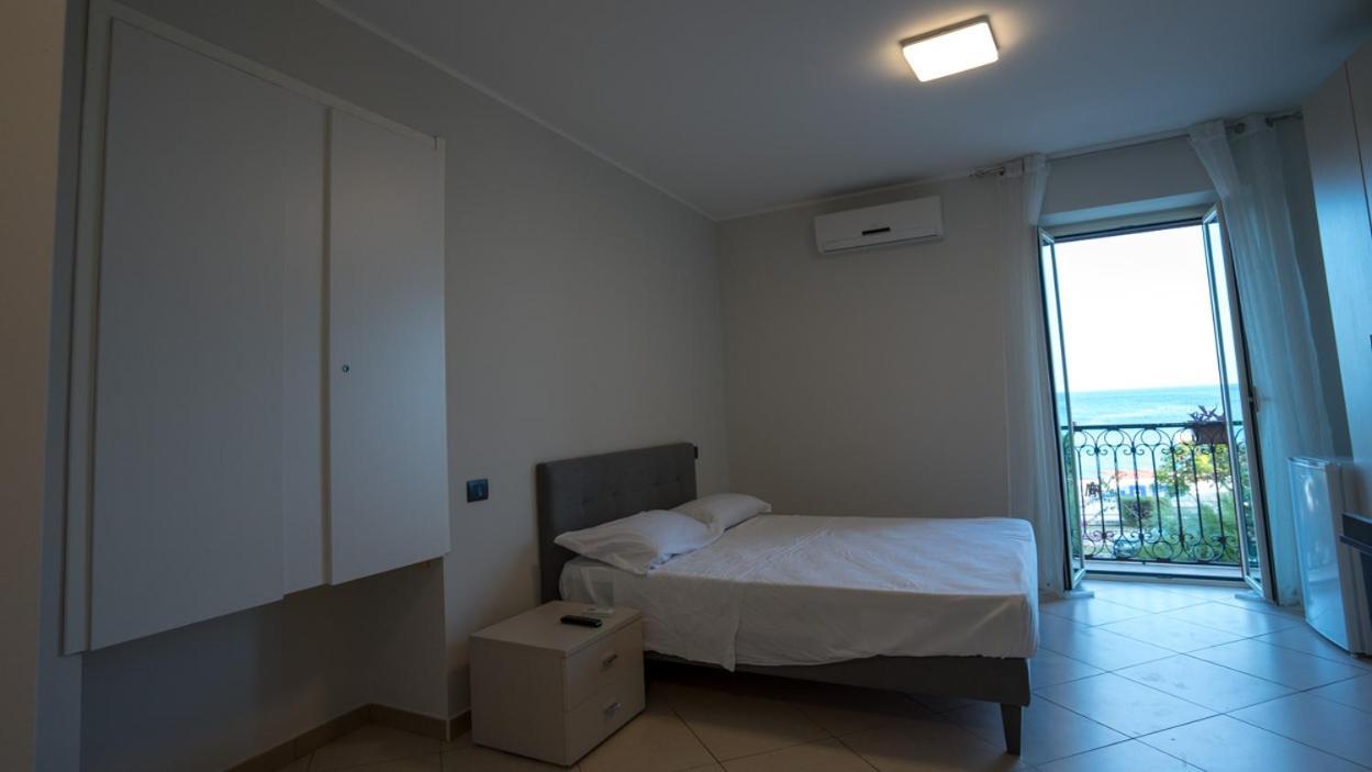 Hice Room Lungomare Fronte Mare Καταντζάρο Εξωτερικό φωτογραφία